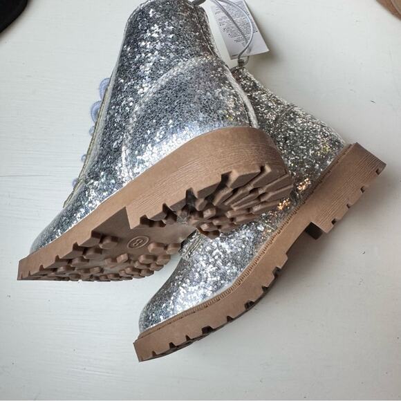 Old Navy Toddler Girl's Combat Boot Silver Glitter Low Heel Ankle Boots Sz 8 NWT - Picture 2 of 9